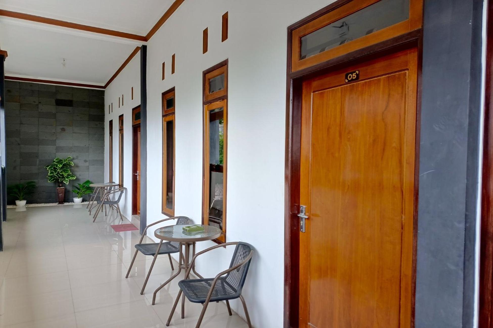 Penginapan Bromo Lovero Hotel Lambangkuning Exterior photo